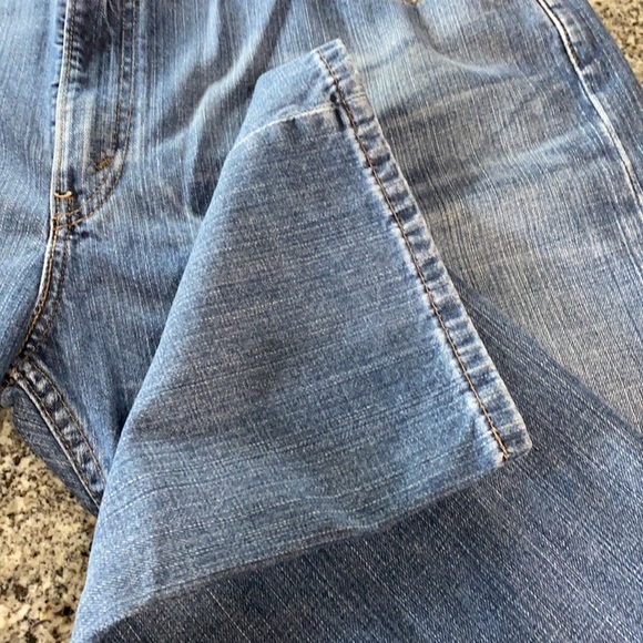 569 Levi Strauss & Co. 40 x 32 - Picture 3 of 11